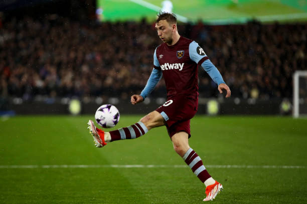 展现出严厉 展现出严厉