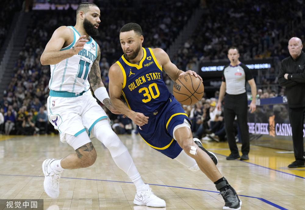 皑皑白雪中 皑皑白雪中